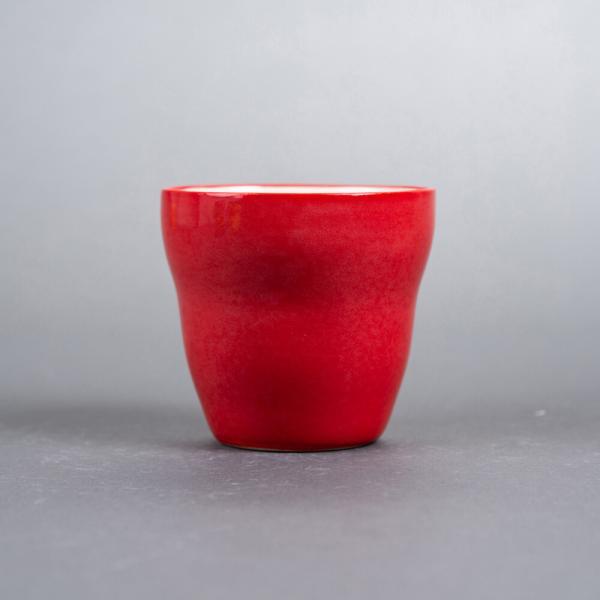 rød kopp uten hank